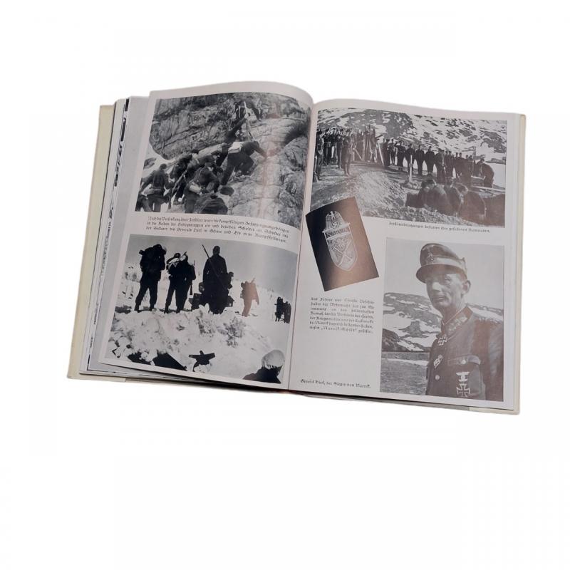 German Book 'Kriegsmarine am Feind - ein bildbericht über den Deutschen Freiheitskampf zur See'