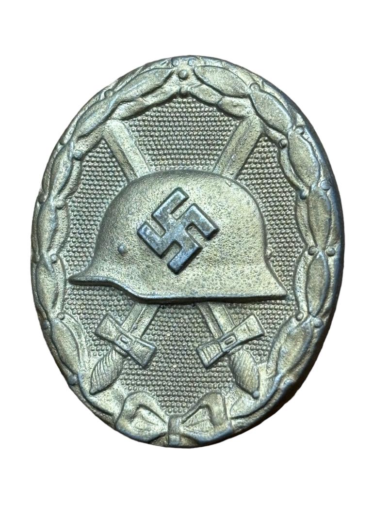 Cased Wound Badge in Gold