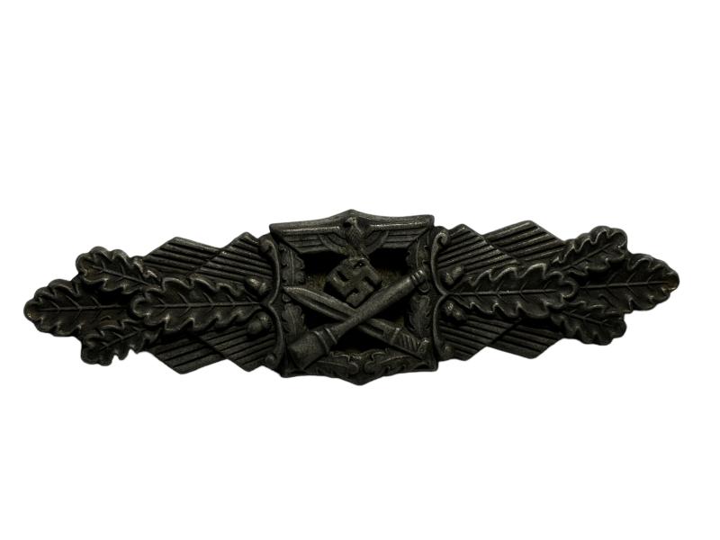 Close Combat Clasp in Bronze